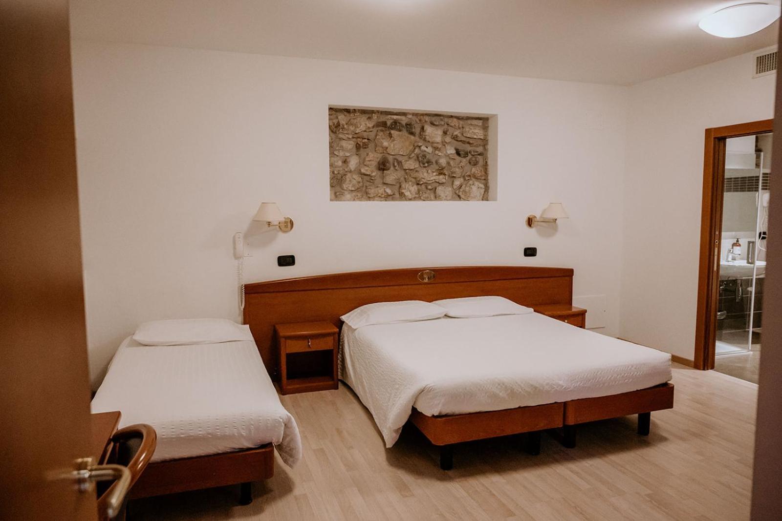 Hotel Venezia Тренто Екстериор снимка